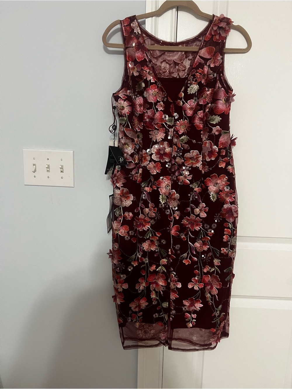 Adrianna Papell
Women's Embroidered Floral Midi Dress sz 8 NWT - Picture 6 of 9